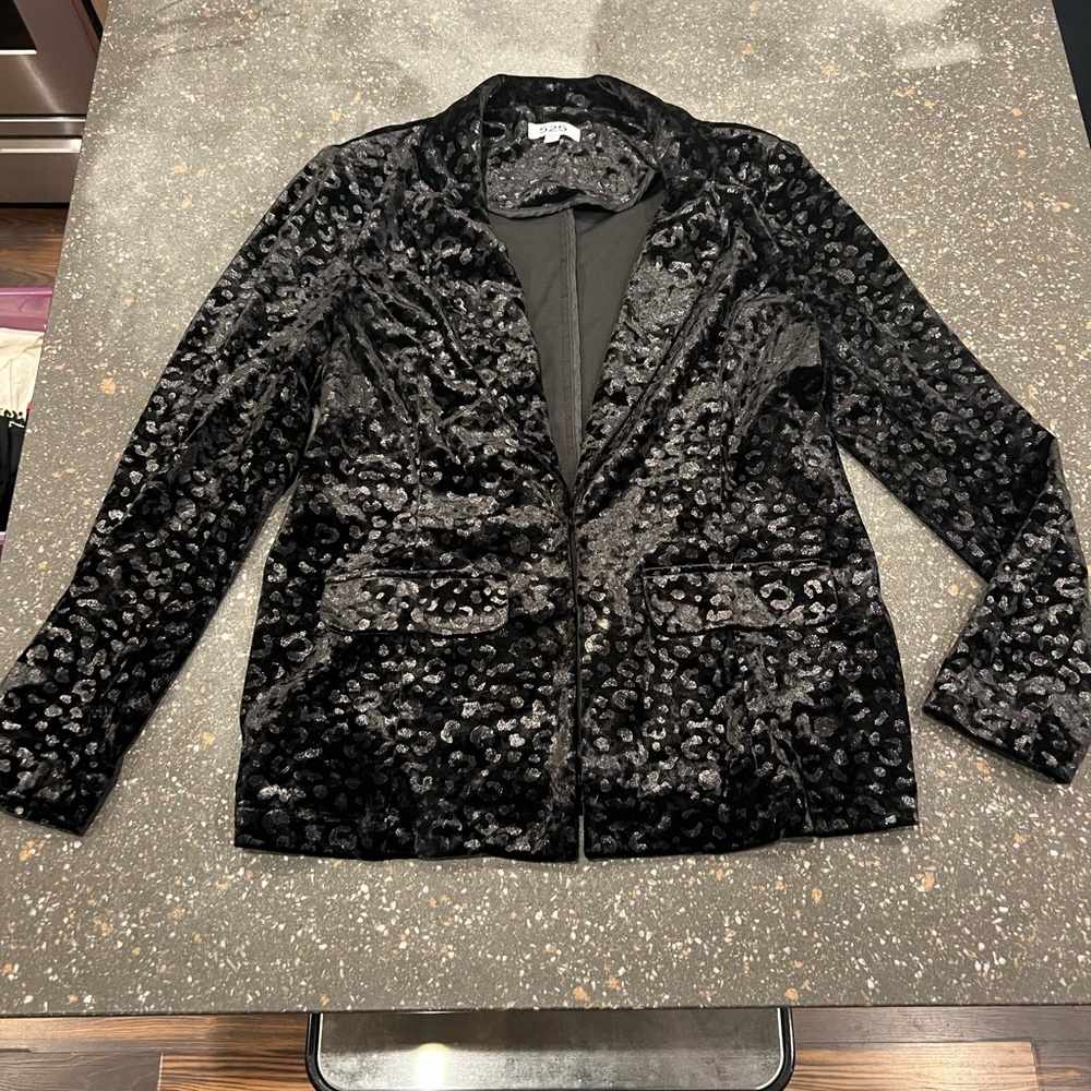 525 America Black Animal Print Velvet Women's Blazer